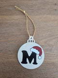 Kersthanger Letter met kerstmuts